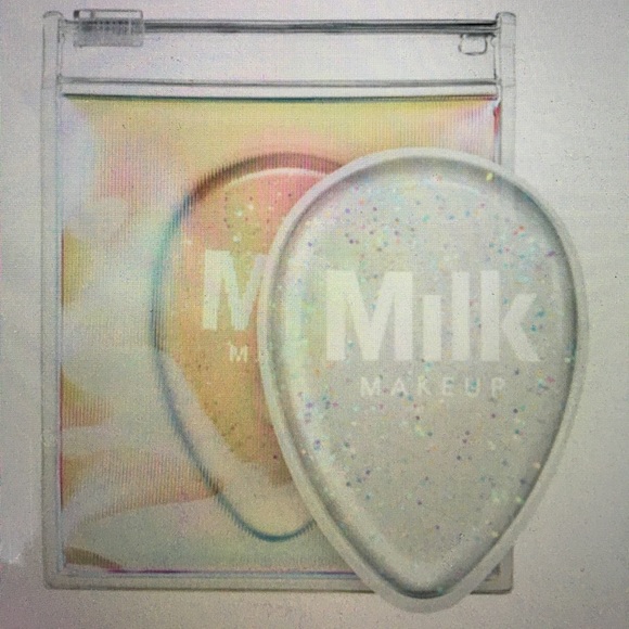 Milk Makeup Dab and Blend applicator ✨ - Picture 3 of 4